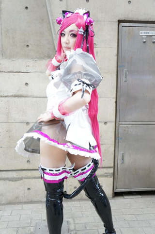 Illustration for article titled Japanese Cosplayers Turn Up the Summer Heat